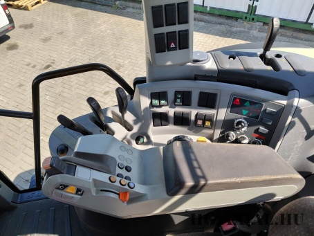 Axion 820